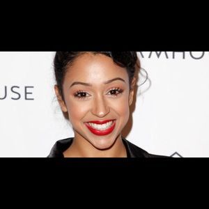 Meet your Posher, Tahia